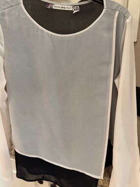 Chelsea & Violet Two-Tone Gray and White Long Sleeve Blouse